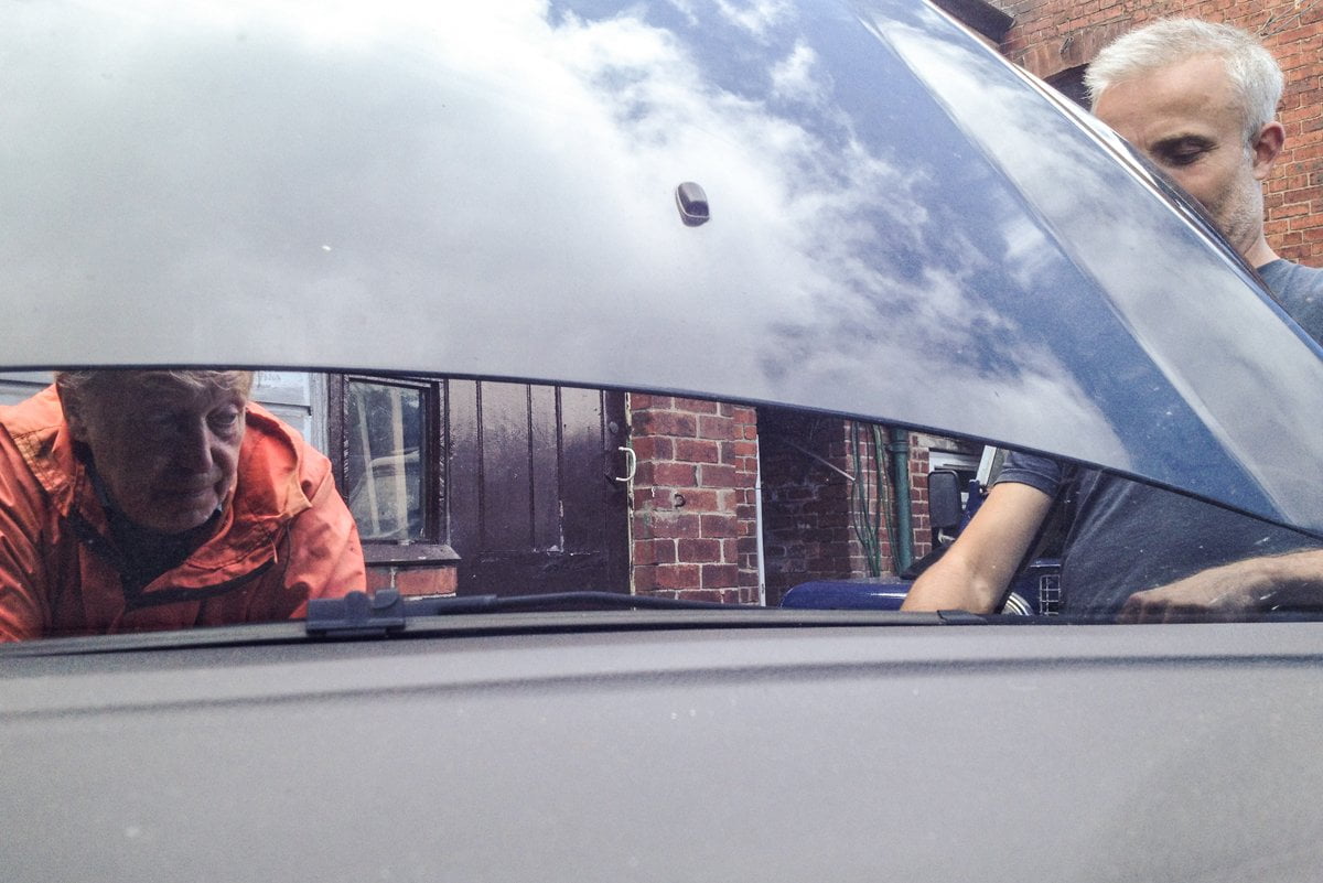 3-aurora-van John (69) and Jozef (39) are trying to fix a black Ford Focus